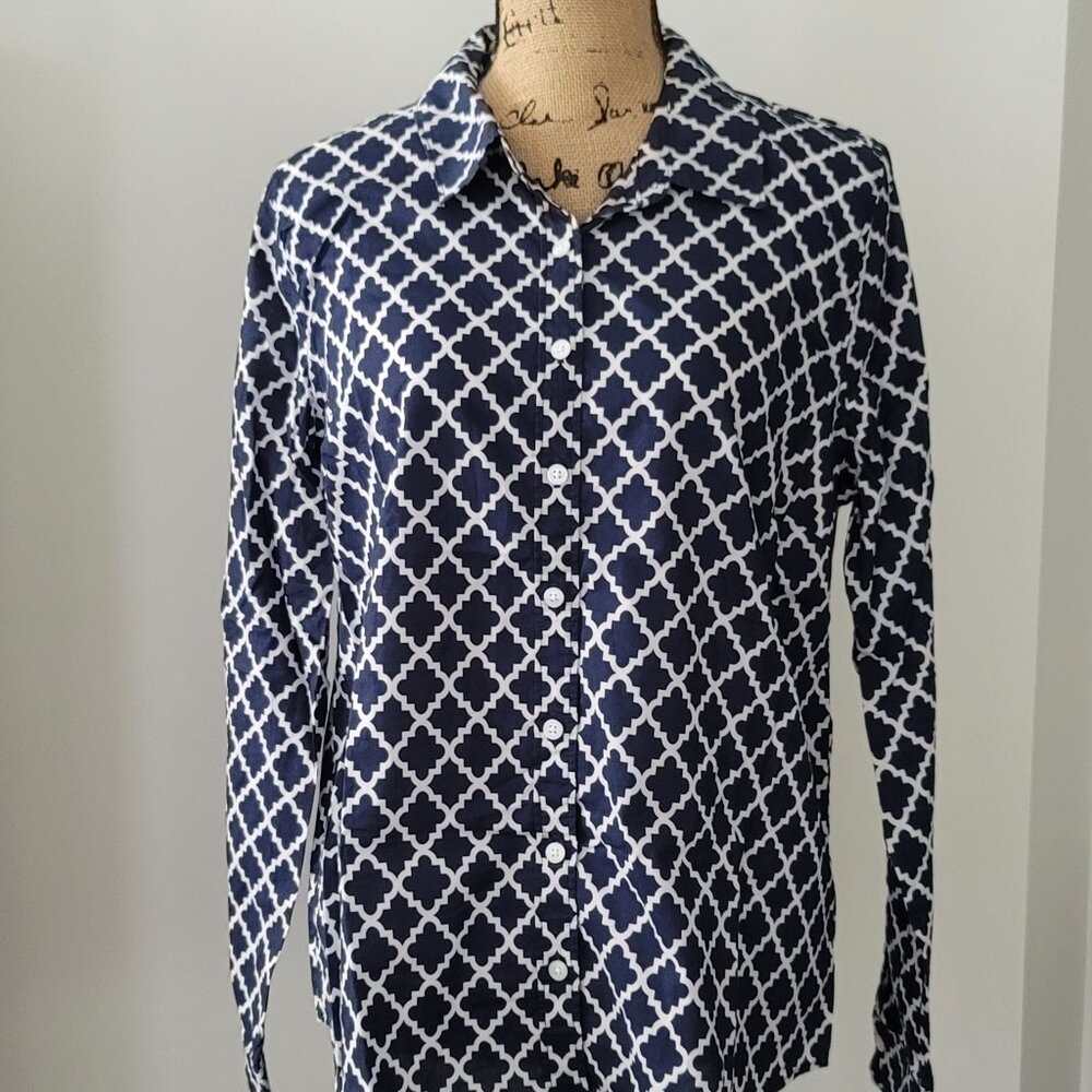 Women's Crown & Ivy Large Geometric print Button Down Blouse Navy & Wh…